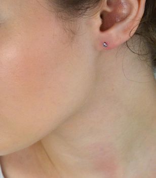 Delikatne kolczyki srebrne 925 z fioletową cyrkonią 3 mm, model DIA-KLC-10569S-925, zapięcie na sztyft. Idealne do codziennego noszenia i na prezent (1).JPG