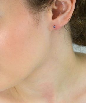 Delikatne kolczyki srebrne 925 z fioletową cyrkonią 3 mm, model DIA-KLC-10569S-925, zapięcie na sztyft. Idealne do codziennego noszenia i na prezent (2).JPG