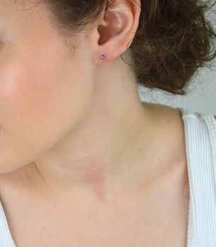 Delikatne kolczyki srebrne 925 z fioletową cyrkonią 3 mm, model DIA-KLC-10569S-925, zapięcie na sztyft. Idealne do codziennego noszenia i na prezent (4).JPG