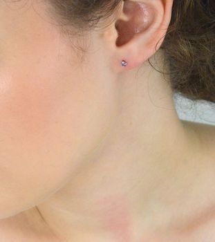 Delikatne kolczyki srebrne 925 z fioletową cyrkonią 3 mm, model DIA-KLC-10569S-925, zapięcie na sztyft. Idealne do codziennego noszenia i na prezent (5).JPG