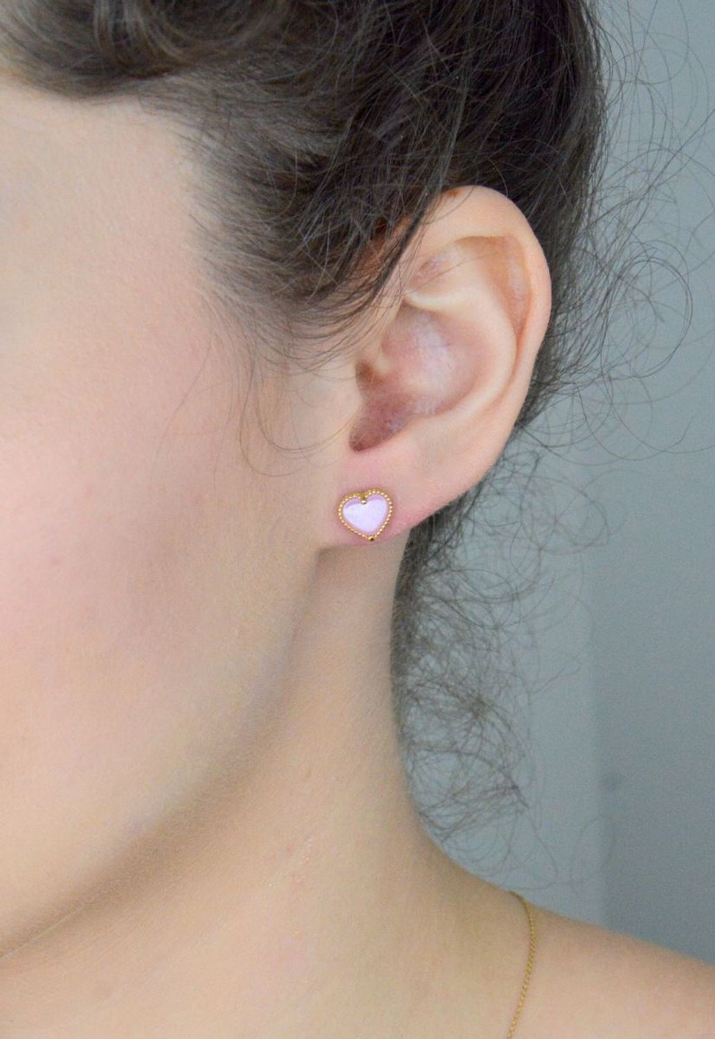 Kolczyki złote różowe serca pr 585, DIA-KLC-1059-585 Złote kolczyki zostały wykonane z wysokiej jakości złota próby 585. Złote kolczyki serca z różowym kamieniem.1.jpg