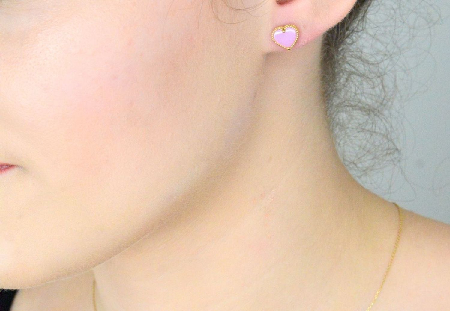 Kolczyki złote różowe serca pr 585, DIA-KLC-1059-585 Złote kolczyki zostały wykonane z wysokiej jakości złota próby 585. Złote kolczyki serca z różowym kamieniem.1.jpg