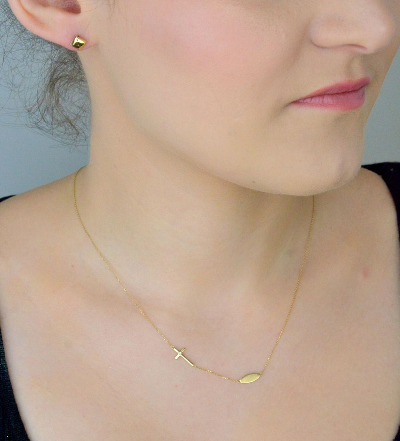 Kolczyki złote kwadraciki gładka powierzchnia pr 585, DIA-KLC-1061-585 Kolczyki w kształcie kwadracików z gładką powierzchnią. Kolczyki to ponadczasowa biżuteria, która 1.jpg