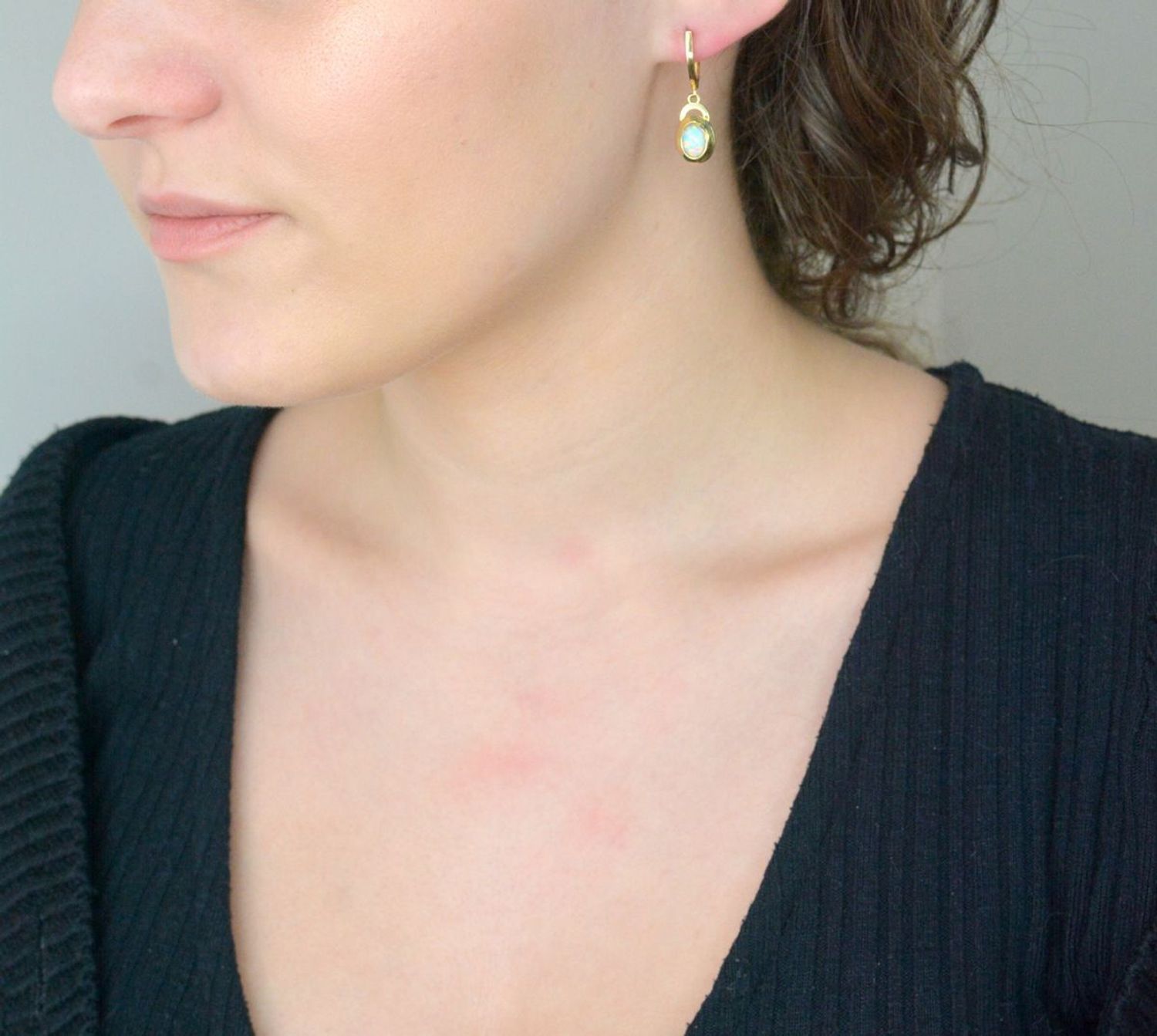 Złote kolczyki wiszące z opalem DIA-KLC-10675-585. Złote kolczyki z kamieniem naturalnym opal i cyrkoniami.  (1).JPG