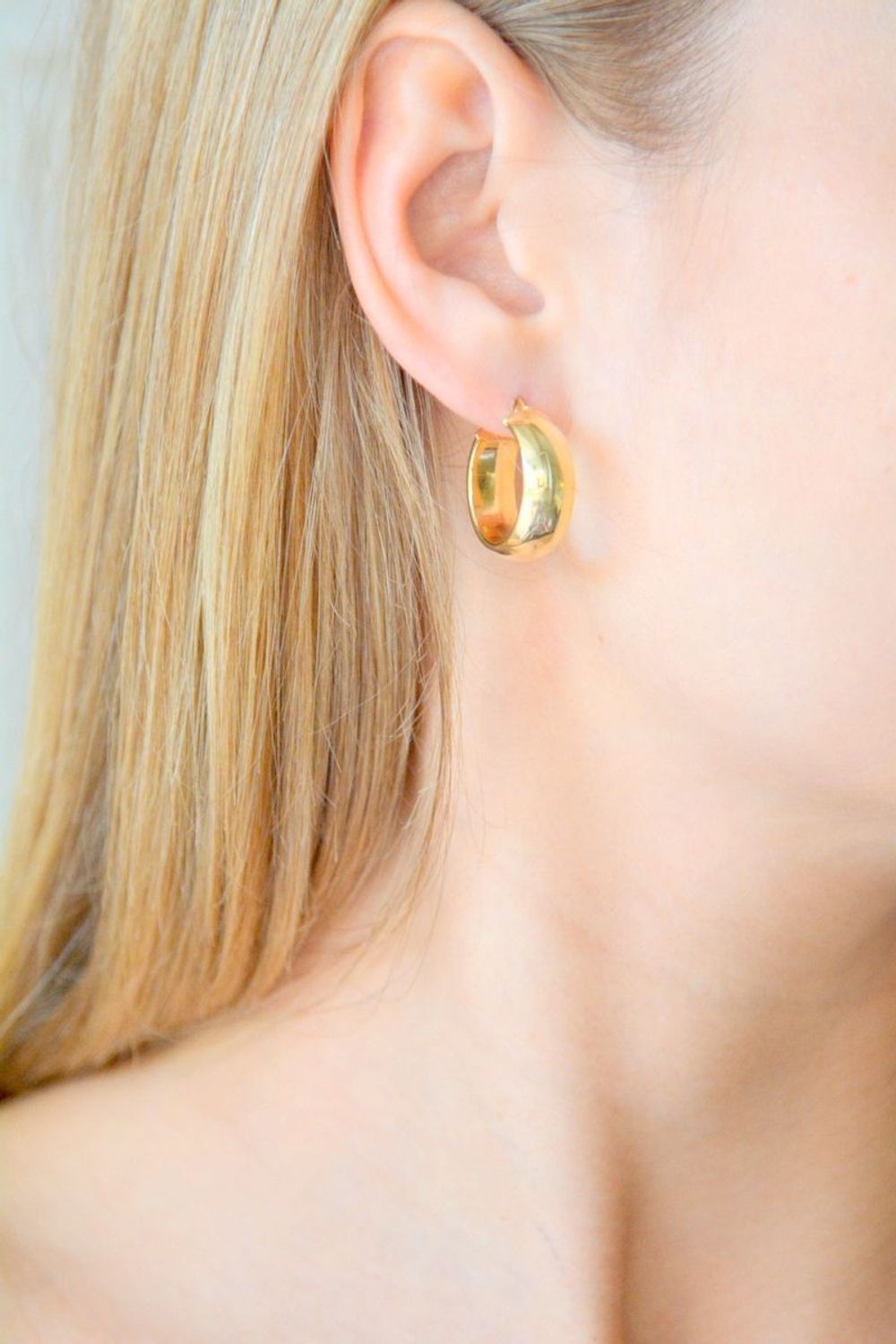 Złote kolczyki 585 gładkie kółka klasyczne 2 cm DIA-KLC-10684-585. Złote kolczyki koła. Kolczyki klasyczne koła. Kolczyki gładkie koła. Koła złote kolczyki. Kolczyki damskie złota koła idealne n (4).jpg