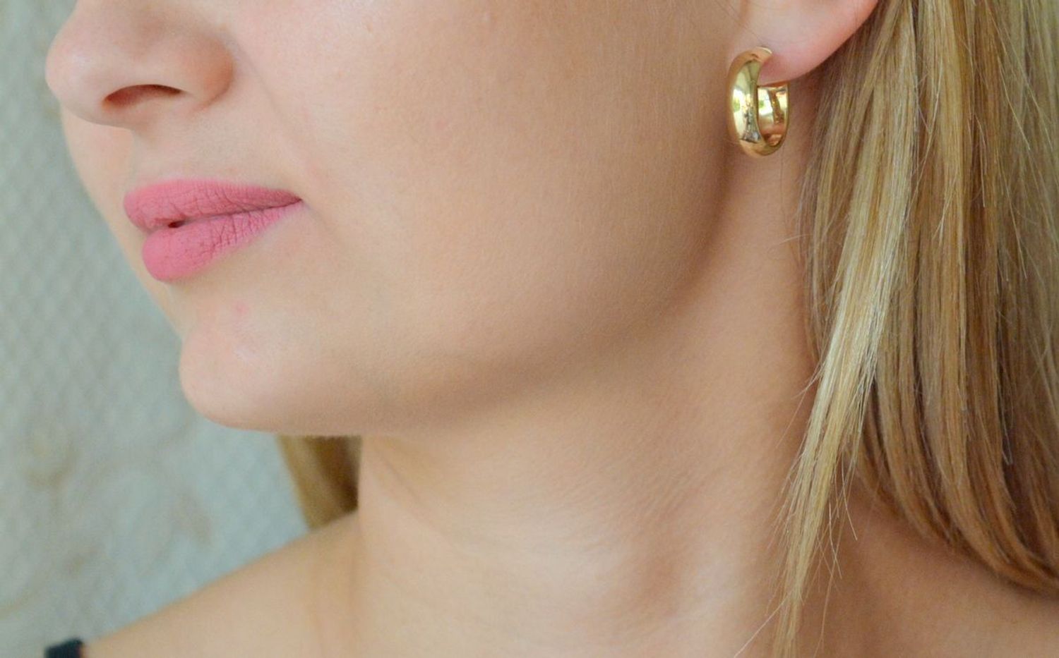 Złote kolczyki 585 gładkie kółeczka klasyczne pogrubione DIA-KLC-10685-585. Złota biżuteria damska. Złote kolczyki kółka. Złote kolczyki damskie na zatrzask. Złote kolczyki klasyczne koła. Złote.jpg