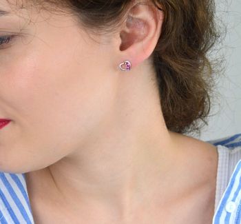 Kolczyki damskie srebrne 925 DIA-KLC-10707-925 w kształcie serca z różowymi cyrkoniami. Wielkość 1 cm, waga 1,80 g. Lekka, romantyczna biżuteria idealna na prezent (4).JPG