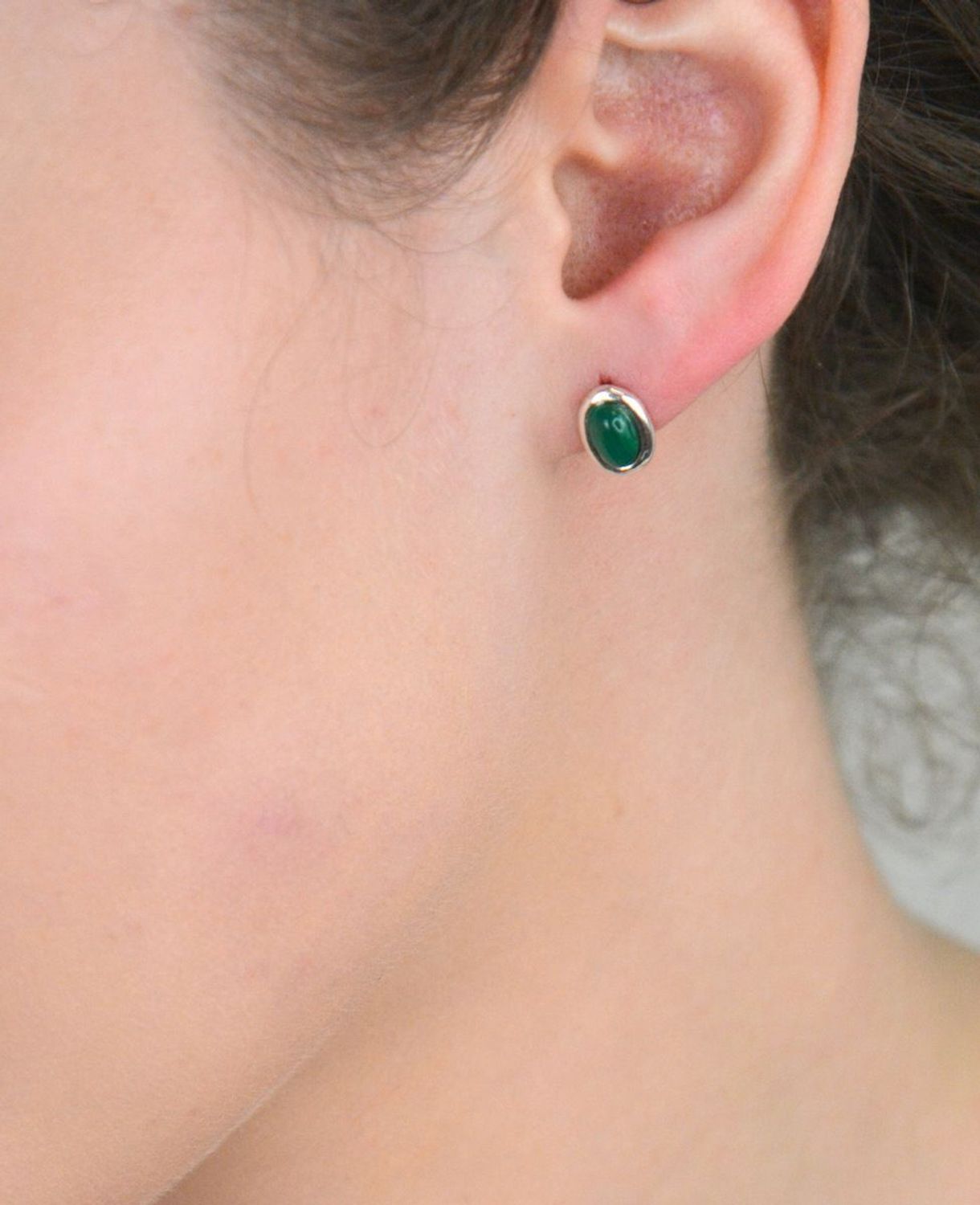 Kolczyki srebrne owalne malachit próba 925, DIA-KLC-10715-925 Kolczyki srebrne owalne z malachitem (model DIA-KLC-10715-925) to elegancki wybór dla osób ceniących unikalne połączenie klasyki 1.jpg