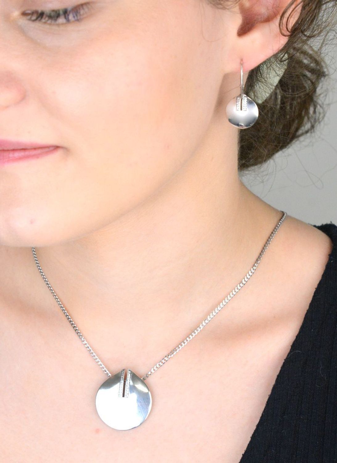 Srebrne kolczyki 925 z cyrkoniami – bigiel, 3,60 g, długość 3,2 cm.jpg