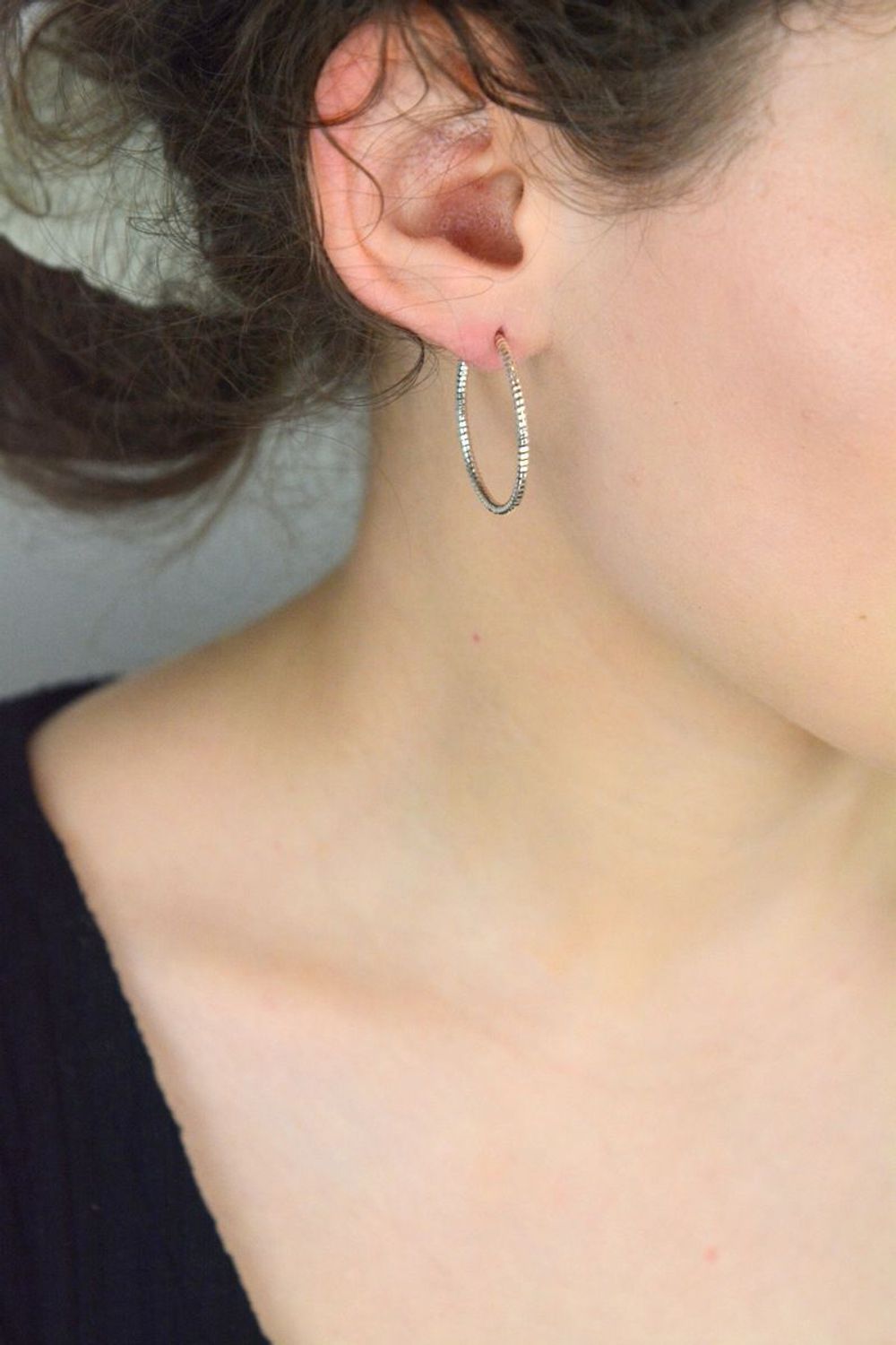 Kolczyki srebrne koła z ozdobnym wzorem, model DIA-KLC-10750-925. Srebro 925, zapięcie na sztyft, średnica 3,0 cm, waga 4,00 g. Stylowy dodatek na co dzień i na specjalne okazje..jpg