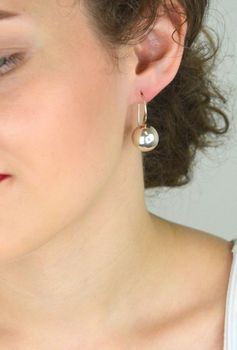 Eleganckie srebrne kolczyki damskie 925 – wiszące kulki o średnicy 15 mm z zapięciem typu bigiel. Ponadczasowy styl i wysoka jakość. Model DIA-KLC-10751-925, waga 6,40 g (3).JPG