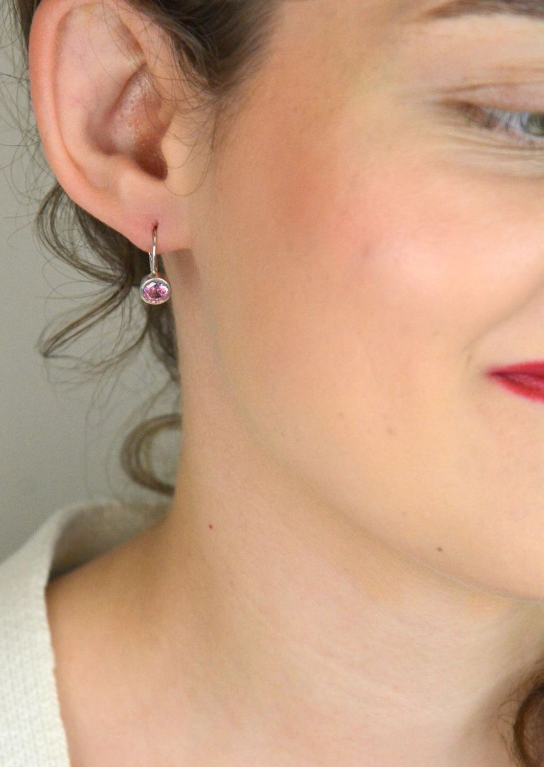 Eleganckie kolczyki srebrne damskie próba 925 z różową cyrkonią. Bigiel angielski, wygodne i oryginalne. Wielkość 1,8 cm, waga 2,20 g. Model DIA-KLC-10755-925.1.jpg