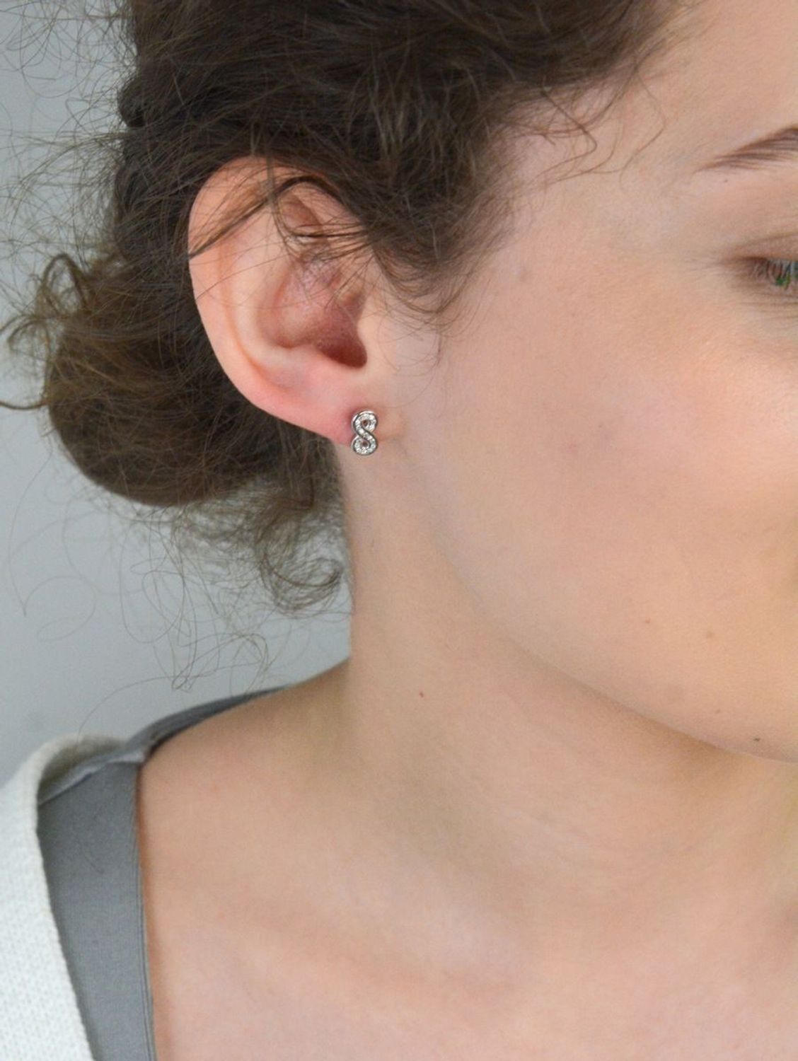 Kolczyki srebrne znak nieskończoności z cyrkonią próba 925, DIA-KLC-10758-925 Kolczyki srebrne z motywem znaku nieskończoności i lśniącą cyrkonią to elegancka propozycja dla kobiet1.jpg