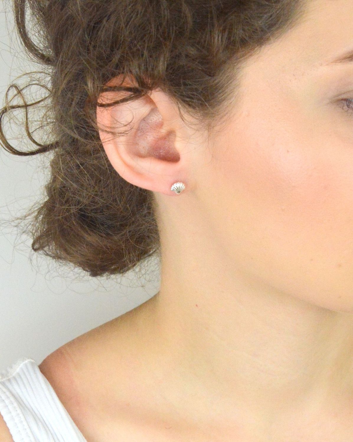 Srebrne kolczyki muszelki – biżuteria z motywem morza, srebro 925.jpg