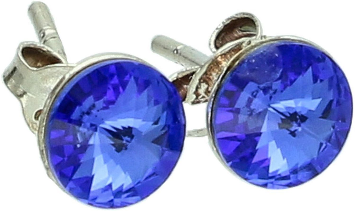 Subtelne srebrne kolczyki na wkrętkę z chabrową cyrkonią, wykonane ze srebra próby 925. Minimalistyczny, elegancki design idealny na co dzień i na wyjątkowe okazje.1.jpg