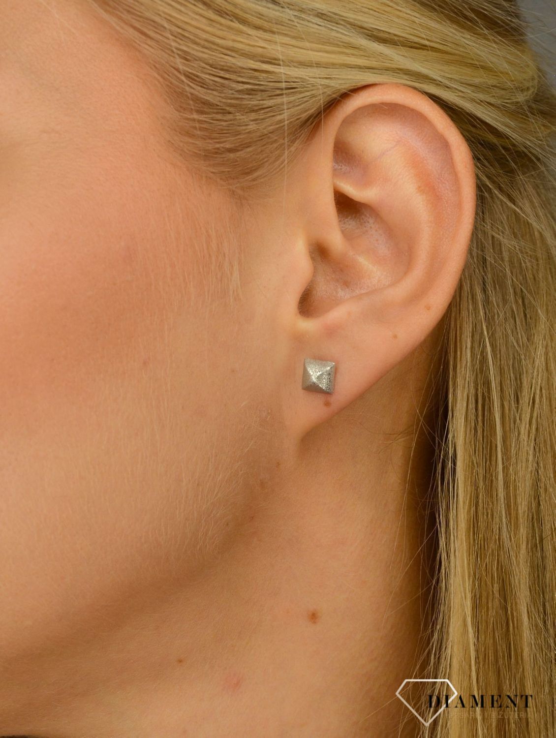 Złote kolczyki 585 białe złoto piramidki DIA-KLC-1077-585.jpg
