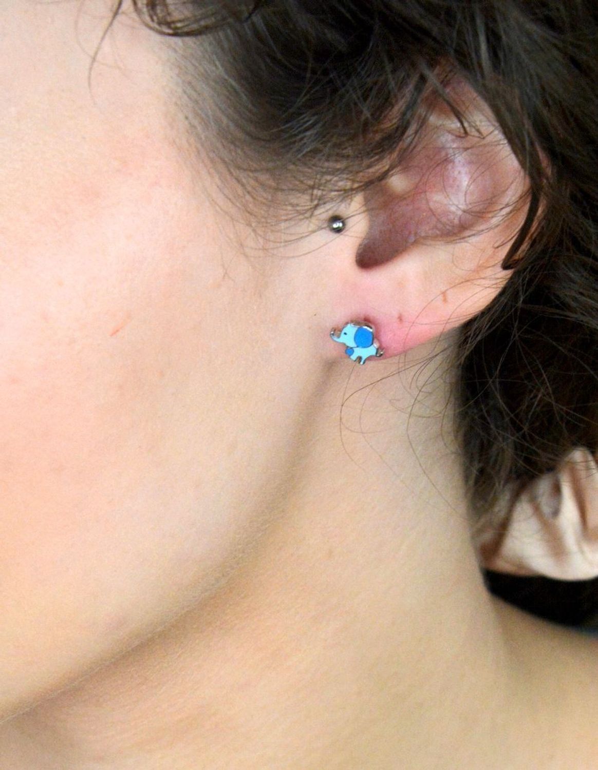 Kolczyki srebrne Niebieskie słoniki na sztyft, próba 925 DIA-KLC-10781-925.  Dziecięca srebrna biżuteria będzie idealnym pomysłem na prezent. Kolorowe kolczyki dla dziewczynki. 1.jpg