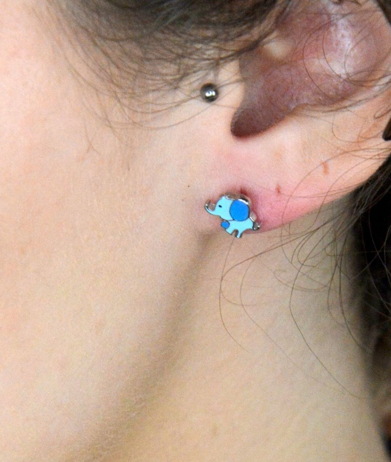 Kolczyki srebrne Niebieskie słoniki na sztyft, próba 925 DIA-KLC-10781-925.  Dziecięca srebrna biżuteria będzie idealnym pomysłem na prezent. Kolorowe kolczyki dla dziewczynki. 1.jpg
