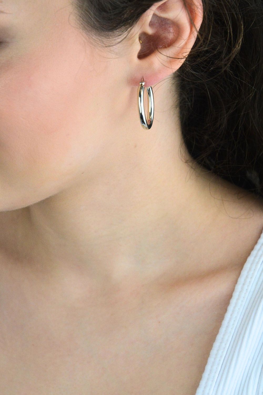 Srebrne kolczyki owalne z zapięciem kreol zatrzaskowym. Próba 925, długość 3 cm, klasyczna elegancja i wysoka jakość wykonania.1.jpg