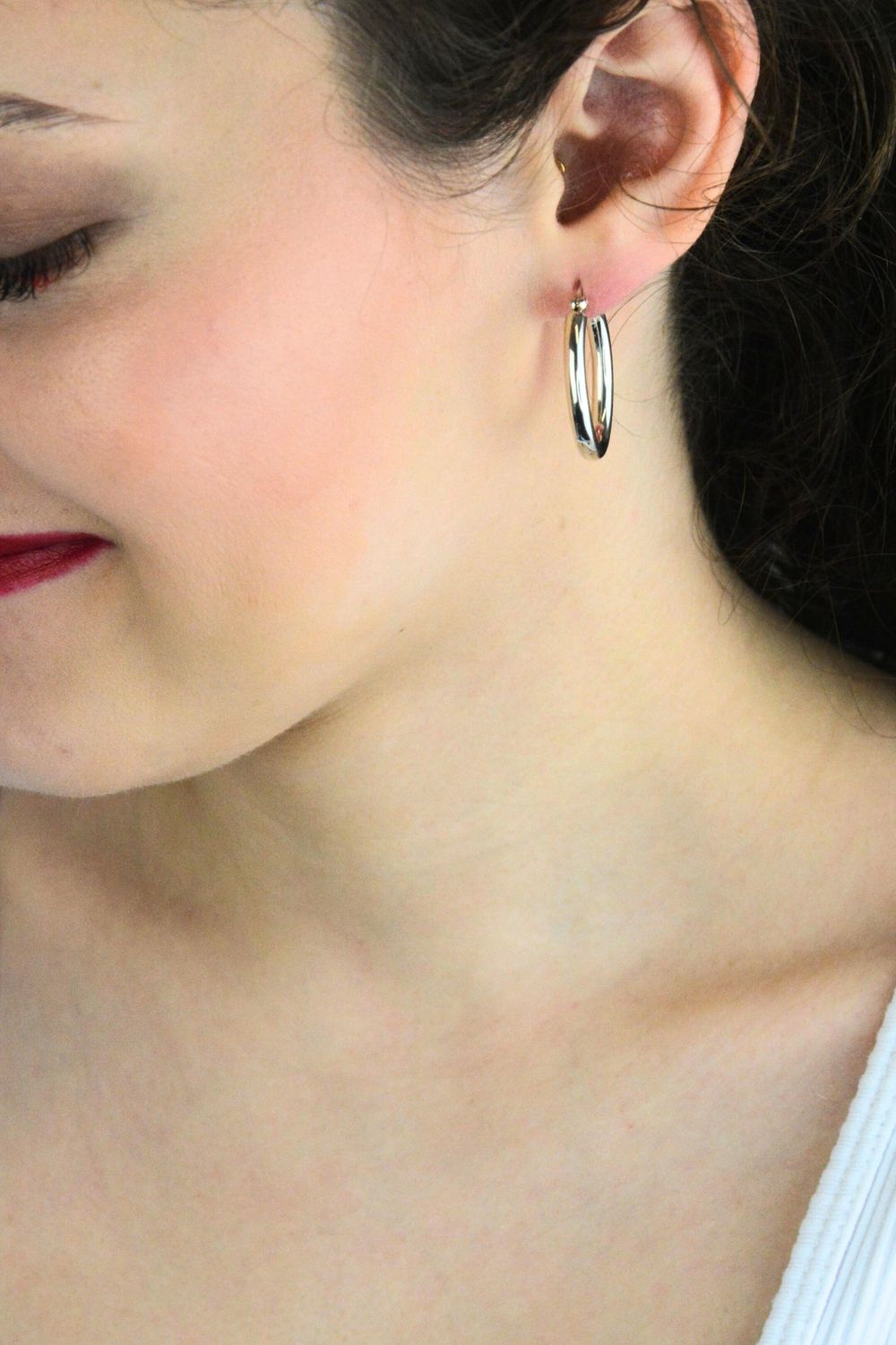 Srebrne kolczyki owalne z zapięciem kreol zatrzaskowym. Próba 925, długość 3 cm, klasyczna elegancja i wysoka jakość wykonania.1.jpg