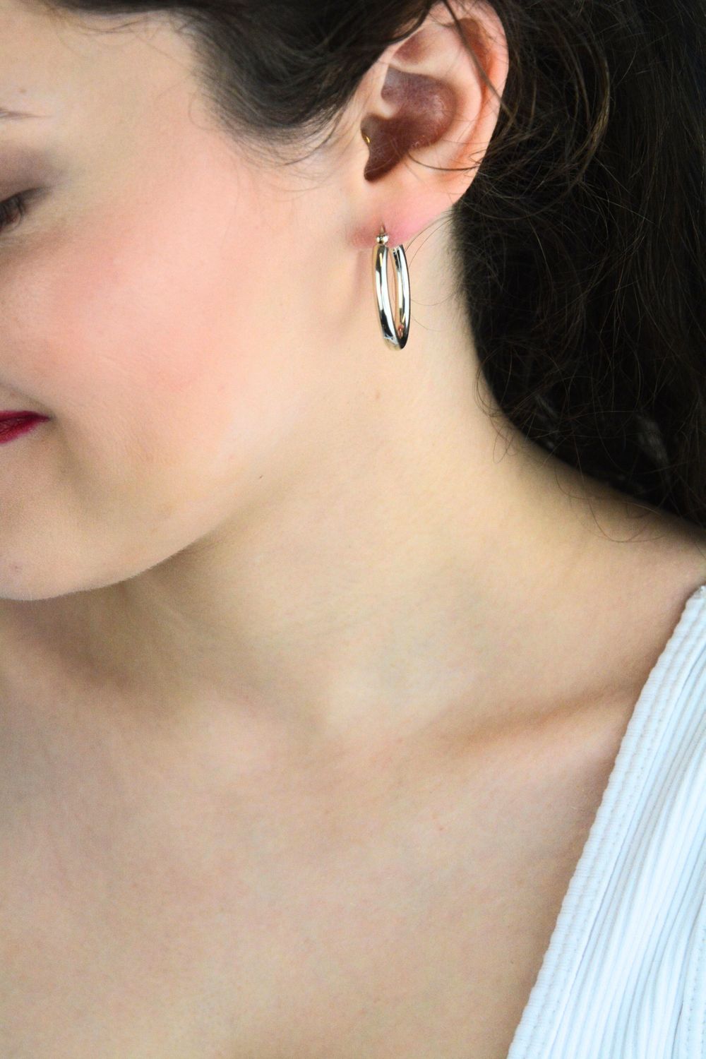 Srebrne kolczyki owalne z zapięciem kreol zatrzaskowym. Próba 925, długość 3 cm, klasyczna elegancja i wysoka jakość wykonania.1.jpg