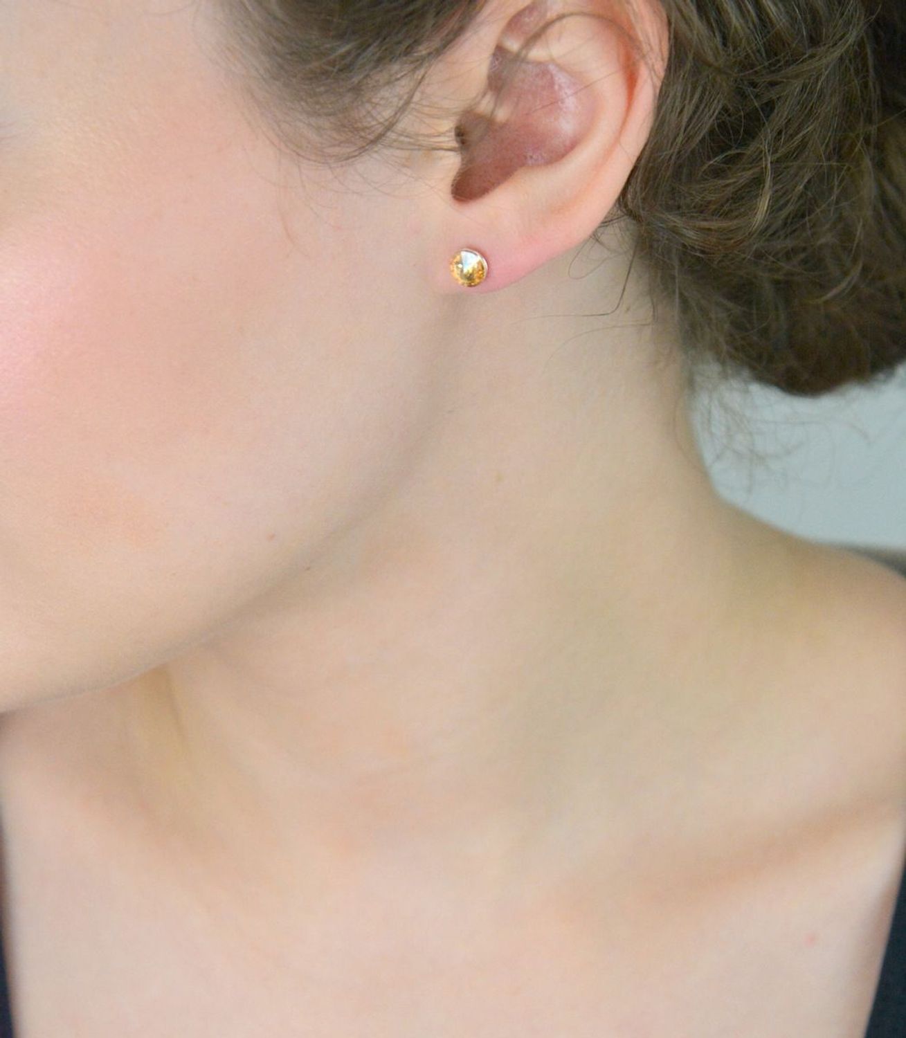 Srebrne kolczyki z okrągłym szampańskim kryształem – kolczyki damskie srebro 925.jpg