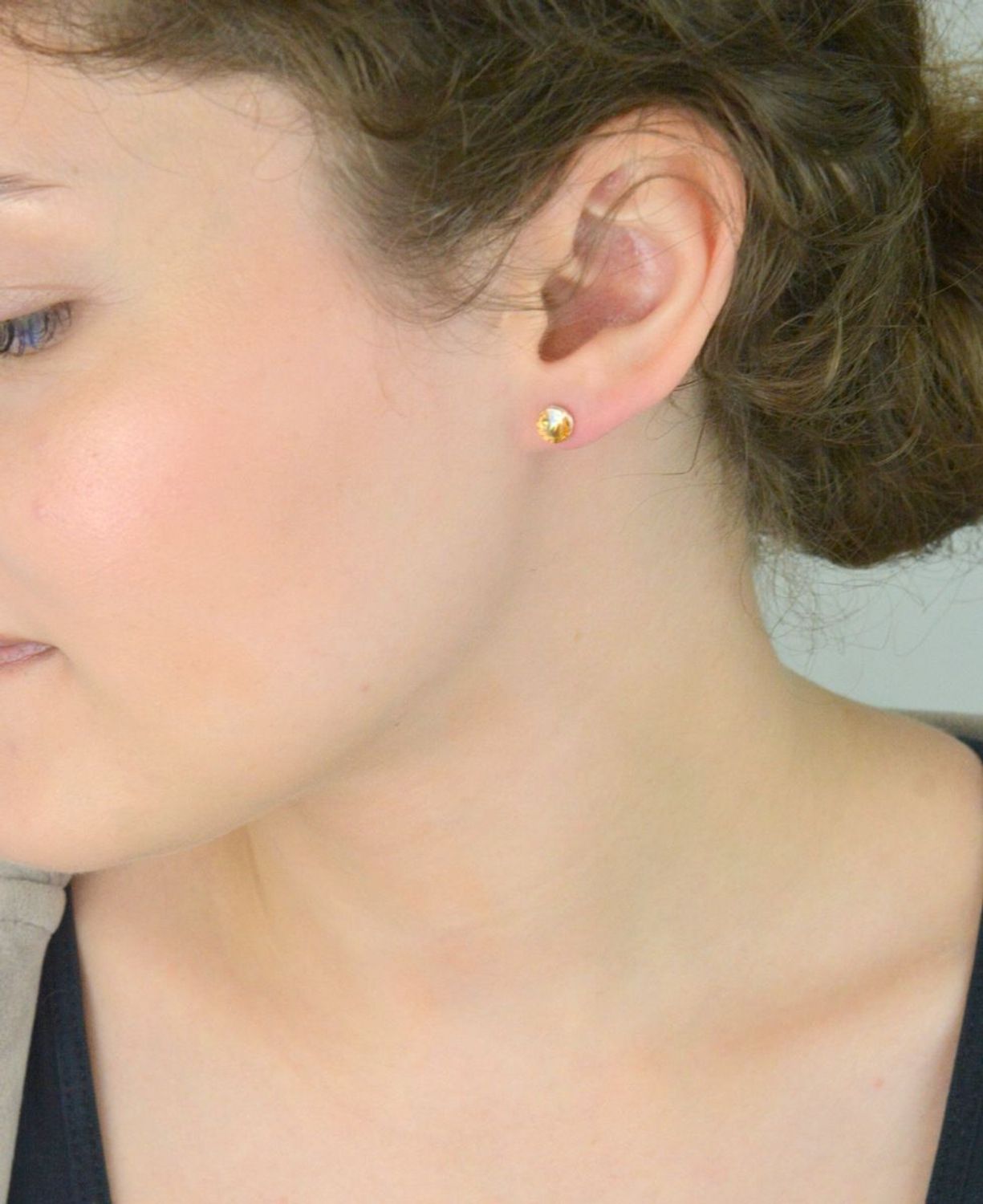 Srebrne kolczyki z okrągłym szampańskim kryształem – kolczyki damskie srebro 925.jpg