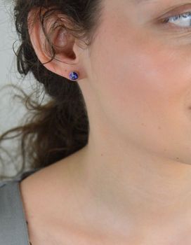 Kolczyki srebrne fioletowe kryształki Swarovski 925, DIA-KLC-10851-925. Kolczyki ozdobione fioletowymi kryształkami to idealny prezent dla każdej kobiety. Srebrne kolczyki wkrętki. S (1).JPG