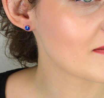 Kolczyki srebrne niebieskie kryształki Swarovski 925, DIA-KLC-10853-925. Kolczyki ozdobione różowymi kryształkami to idealny prezent dla każdej kobiety. Srebrne kolczyki wkrętki (1).JPG