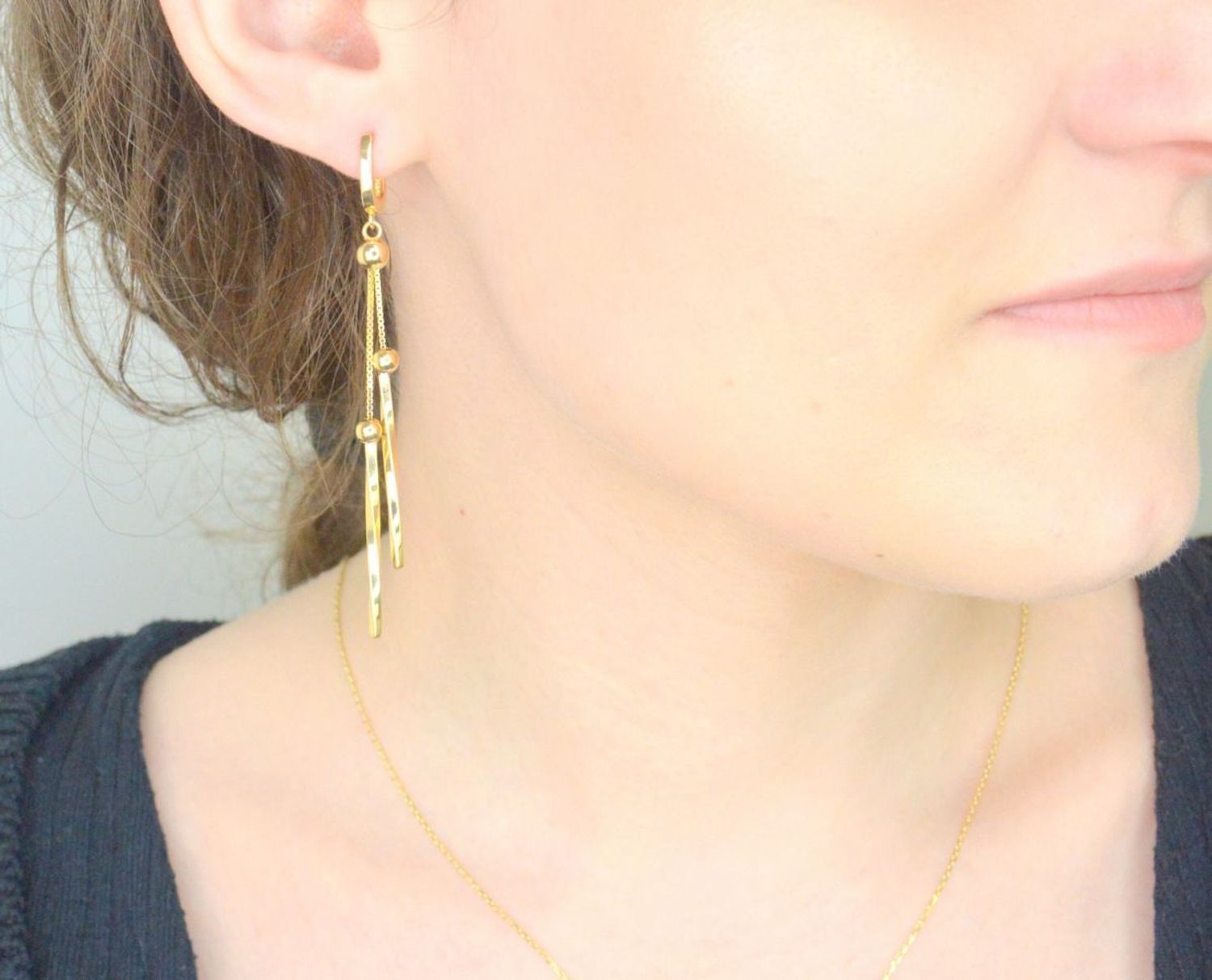 Kolczyki złote wiszące blaszki z kuleczkami pr 585, DIA-KLC-10865-585 Złote kolczyki wykonane z najwyższej jakości żółtego złota, próba 585. Kolczyki w modowym stylu, wpisujące się w obecne trendy modowe1.jpg