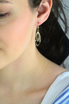 Złote kolczyki 585 – potrójne łezki, eleganckie i ponadczasowe (1).jpg