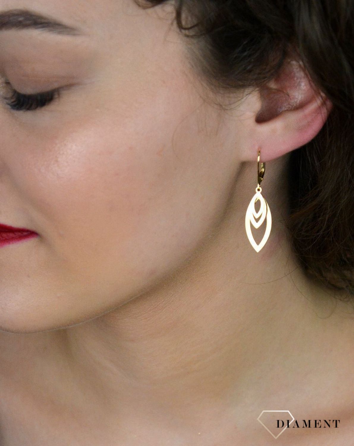 Kolczyki złote wiszące trzy elementy pr 585, DIA-KLC-10867-585 . Kolczyki złote wiszące z trzema elementami próby 585 o wadze 2,42 gramy to elegancka biżuteria, która wyróżnia się subtelny1.jpg