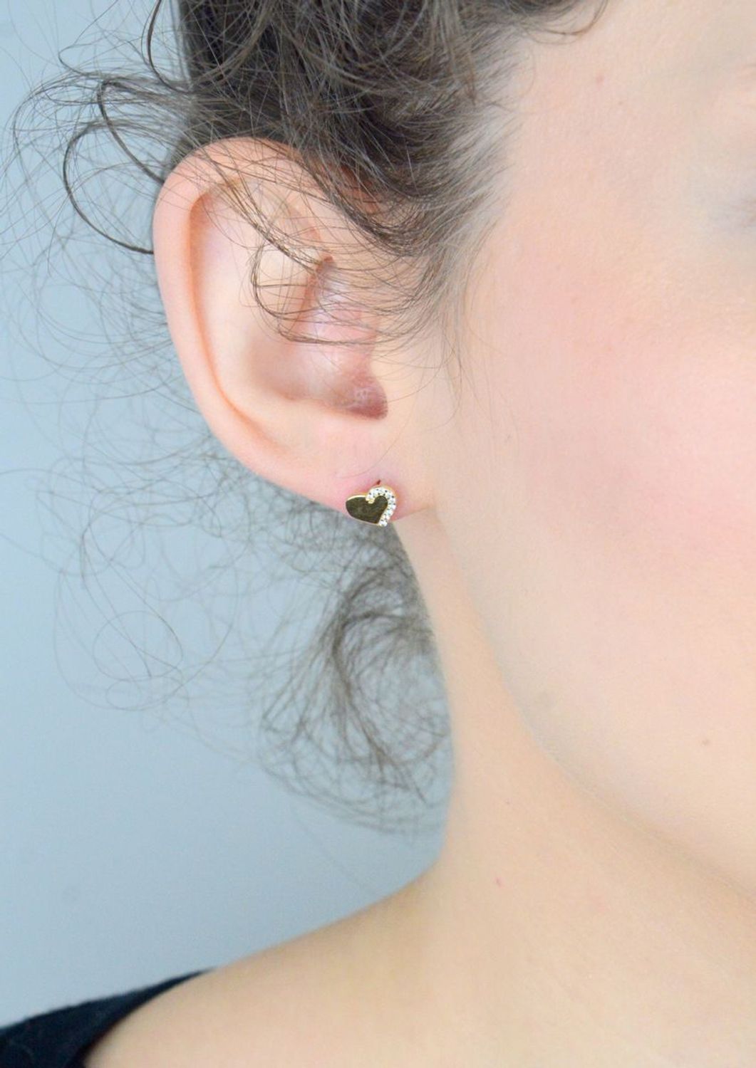 Kolczyki złote serca z cyrkoniami pr 585, DIA-KLC-10879-585 Kolczyki mają kształt serduszka z gładką powierzchnią i cyrkoniami. Kolczyki to ponadczasowa biżuteria, która pasuje 1.jpg