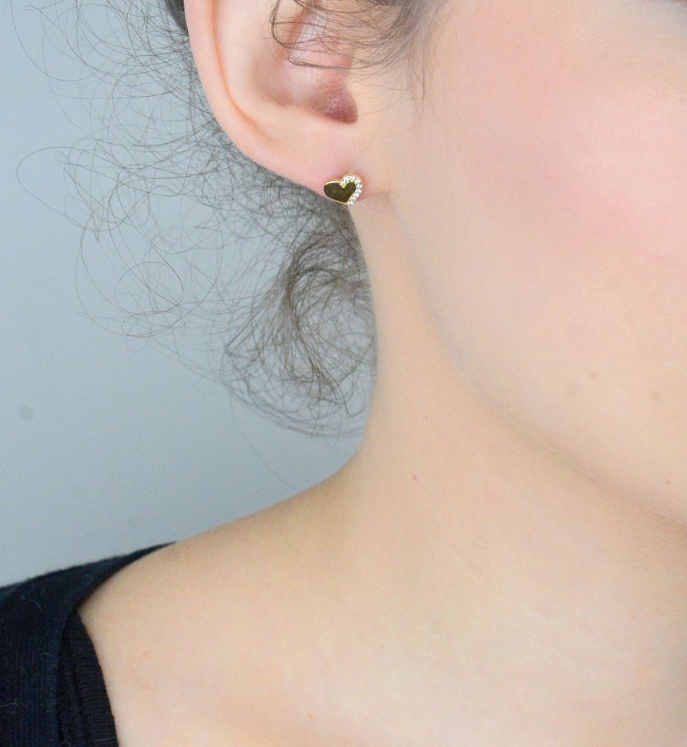 Kolczyki złote serca z cyrkoniami pr 585, DIA-KLC-10879-585 Kolczyki mają kształt serduszka z gładką powierzchnią i cyrkoniami. Kolczyki to ponadczasowa biżuteria, która pasuje 1.jpg