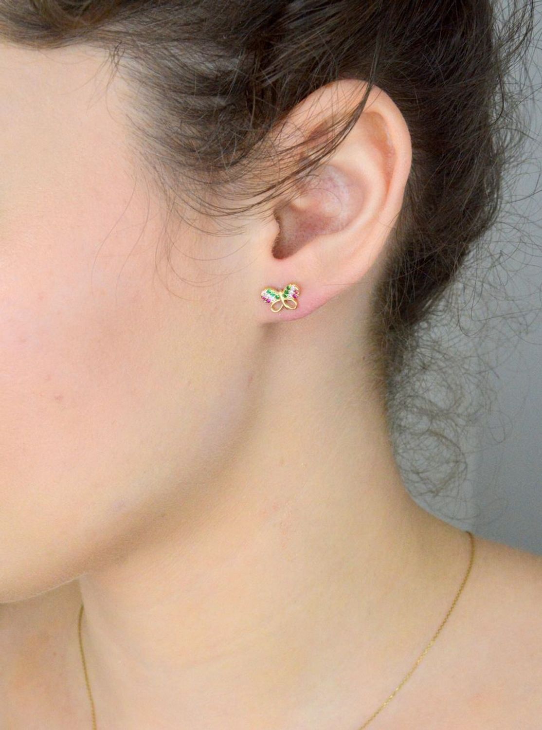 Kolczyki złote motylki z cyrkoniami kolorowymi pr 585, DIA-KLC-10880-585 Kolczyki mają kształt motylka z kolorową cyrkonią. Kolczyki to ponadczasowa biżuteria1.jpg