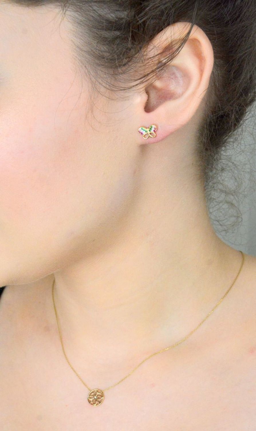 Kolczyki złote motylki z cyrkoniami kolorowymi pr 585, DIA-KLC-10880-585 Kolczyki mają kształt motylka z kolorową cyrkonią. Kolczyki to ponadczasowa biżuteria1.jpg