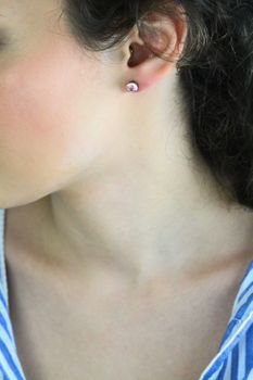 Srebrne kolczyki okrągłe z różową cyrkonią i emalią  Biżuteria srebrna 925dfc (3).jpg