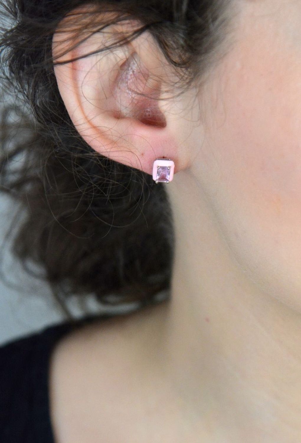 Srebrne kolczyki damskie wkrętki 925 różowe prostokąty.jpg