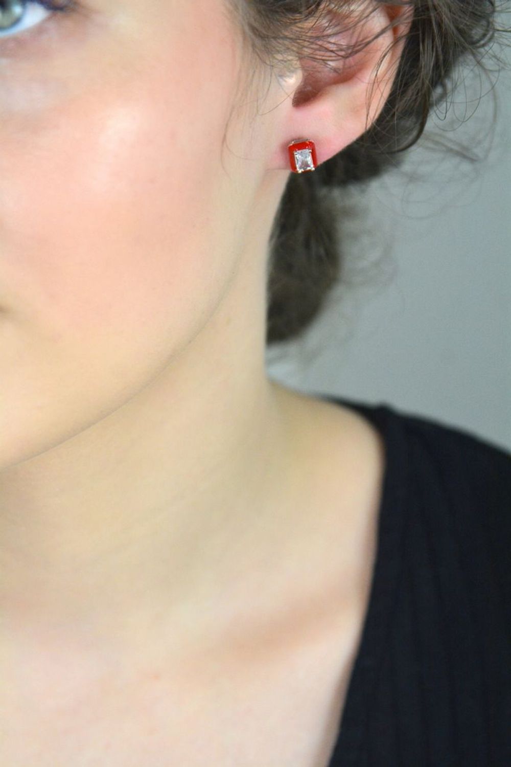 Srebrne kolczyki damskie wkrętki 925 czerwone prostokąty.jpg
