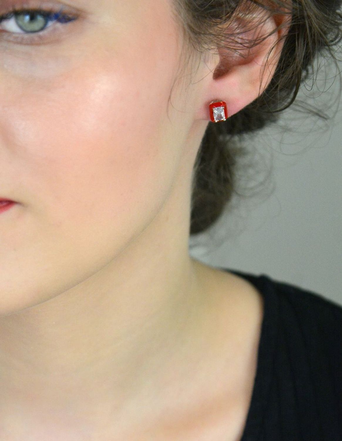 Srebrne kolczyki damskie wkrętki 925 czerwone prostokąty.jpg