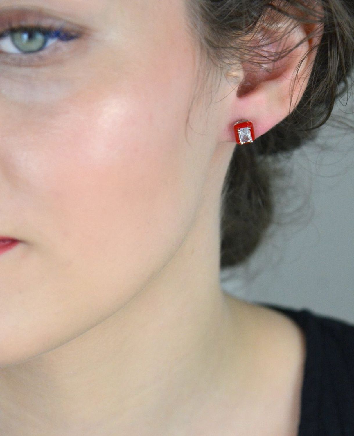 Srebrne kolczyki damskie wkrętki 925 czerwone prostokąty.jpg