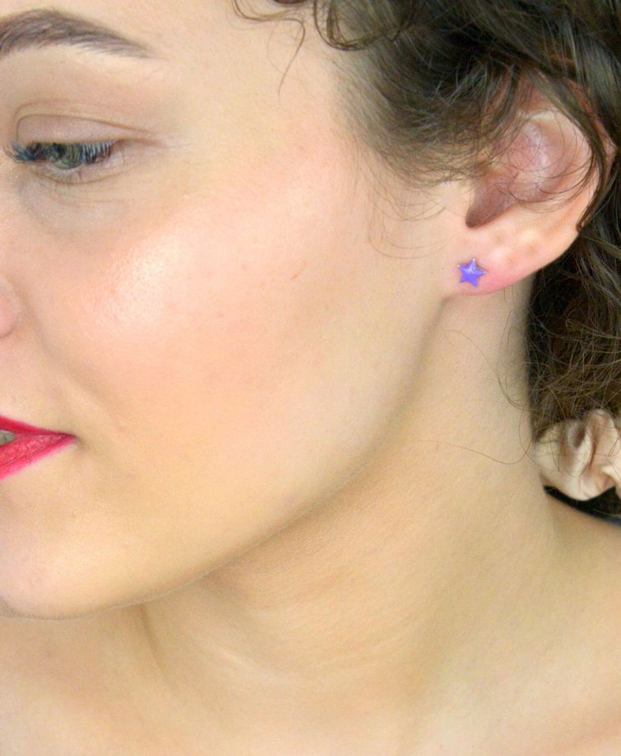 Kolczyki srebrne fioletowe gwiazdki, próba 925 DIA-KLC-10958-925. Dziecięca srebrna biżuteria będzie idealnym pomysłem na prezent. Kolorowe kolczyki dla dziewczynki. 1.jpg