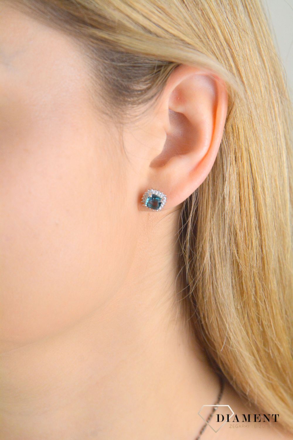 Srebrne kolczyki damskie 925 kwadraty z niebieską cyrkonią  DIA-KLC-10964-925.jpg