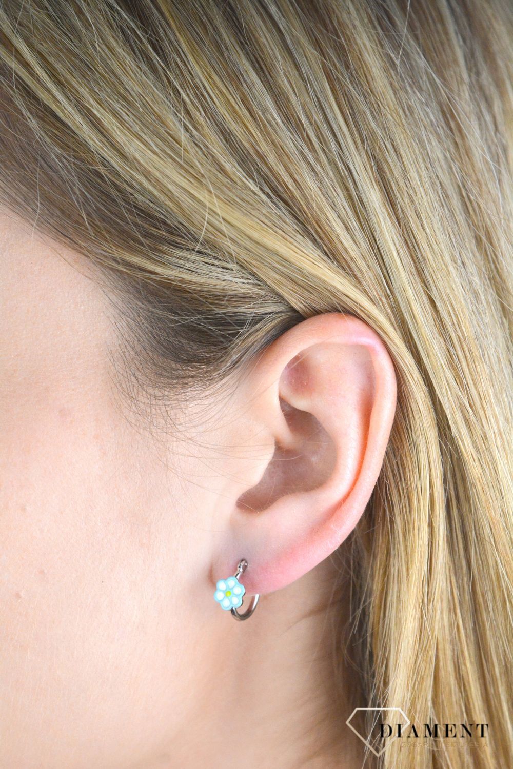 Srebrne kolczyki 925 z niebieskim kwiatkiem DIA-KLC-10970-925.jpg