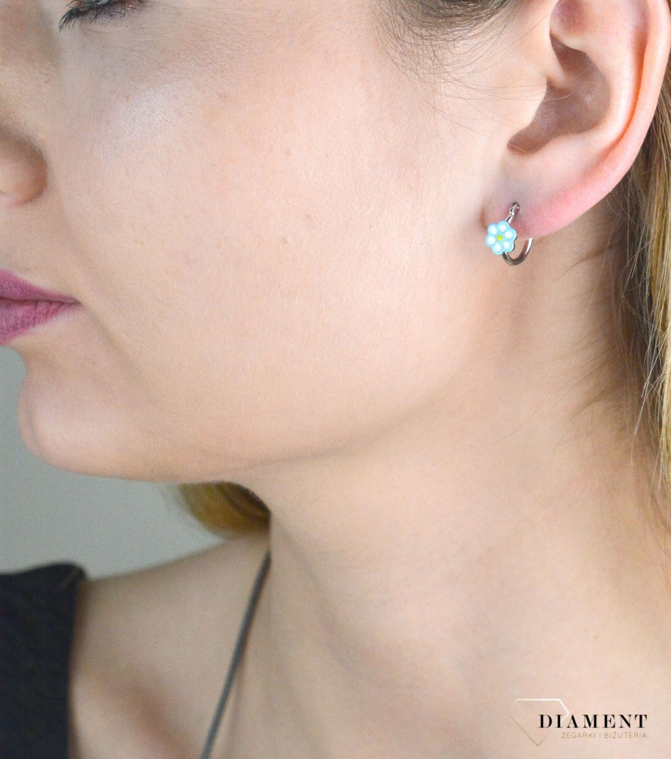 Srebrne kolczyki 925 z niebieskim kwiatkiem DIA-KLC-10970-925.jpg