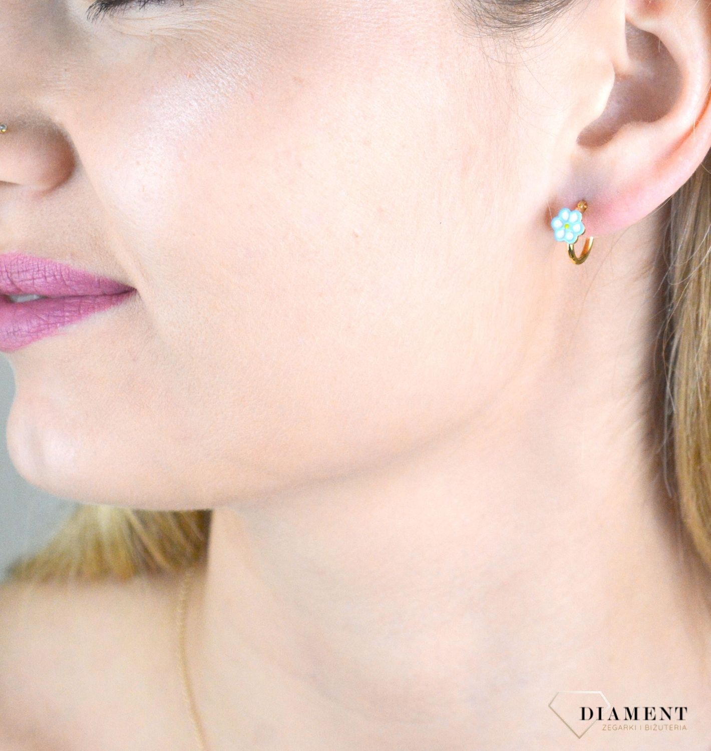 Srebrne kolczyki pozłacane z niebieskim kwiatkiem DIA-KLC-10970ZŁ-925.jpg