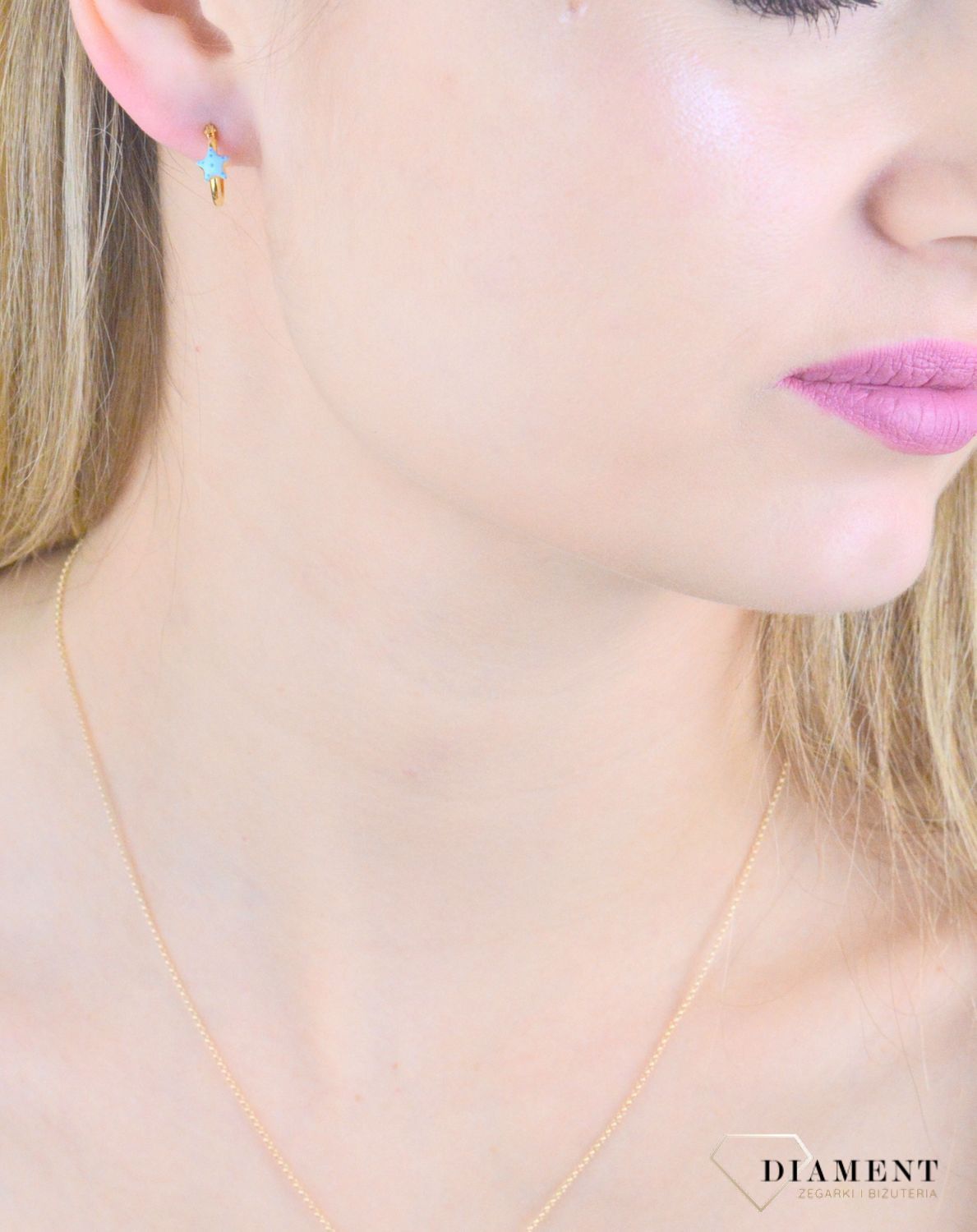 Srebrne kolczyki 925 kółeczka z niebieska gwiazdką DIA-KLC-10972-925. Srebrne kolczyki damskie. Kolczyki srebrne dziecięce. Kolczyki srebrne pozłacane kółka. Kolczyki srebrne z gwiazdką. kolczyki pozłacane dla dzieci na prezent..jpg