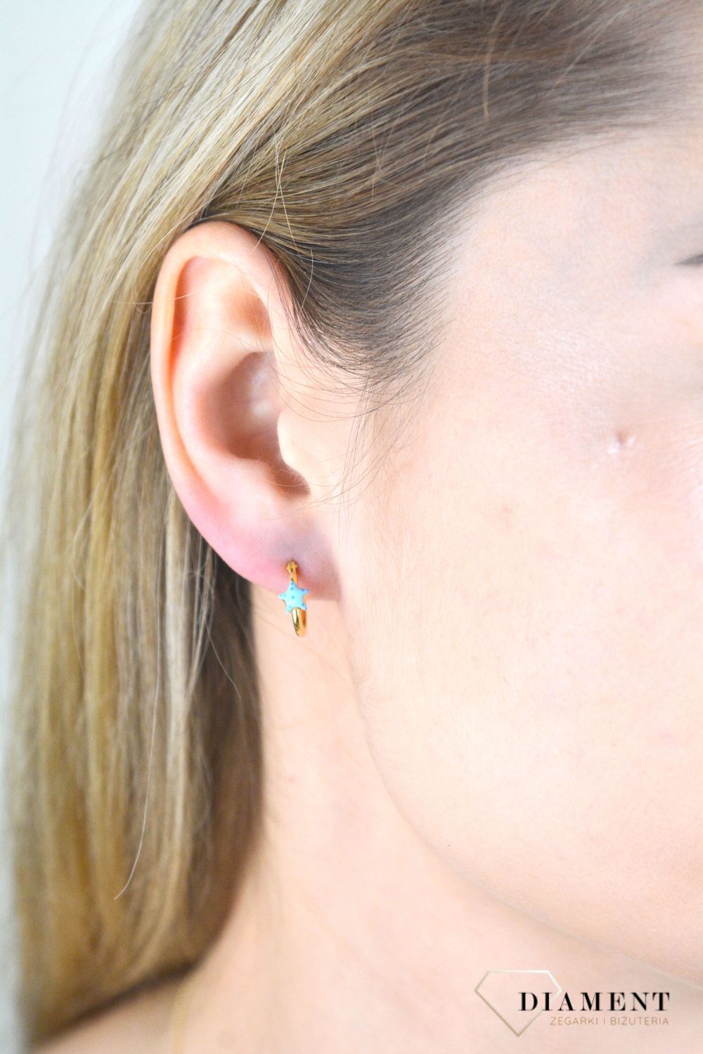 Srebrne kolczyki 925 kółeczka z niebieska gwiazdką DIA-KLC-10972-925. Srebrne kolczyki damskie. Kolczyki srebrne dziecięce. Kolczyki srebrne pozłacane kółka. Kolczyki srebrne z gwiazdką. kolczyki pozłacane dla dzieci na prezent..jpg