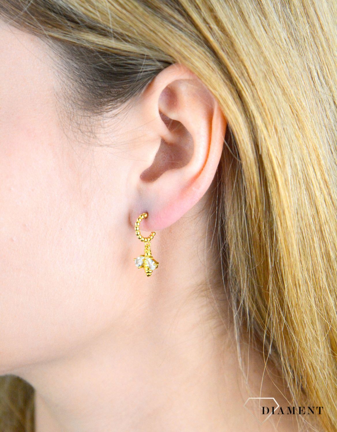 Srebrne kolczyki 925 pozłacane kółka z wiszącą pszczołą DIA-KLC-10978-925.jpg