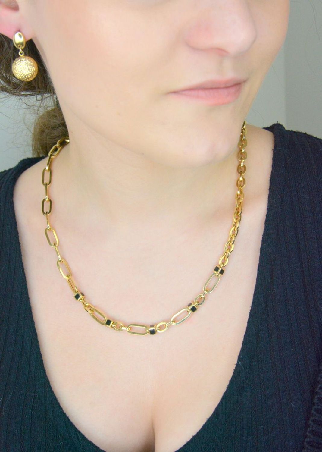 Kolczyki złote kulki wiszące grawerowane pr 585, DIA-KLC-10990-585 Złote kolczyki wykonane z najwyższej jakości żółtego złota, próba 585. Kolczyki w modowym stylu, wpisujące się w obecne trendy 1.jpg